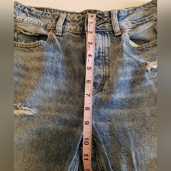 American Eagle Women's Distressed Ripped Washed Blue Jeans Size 4 Short - Picture 9 of 15